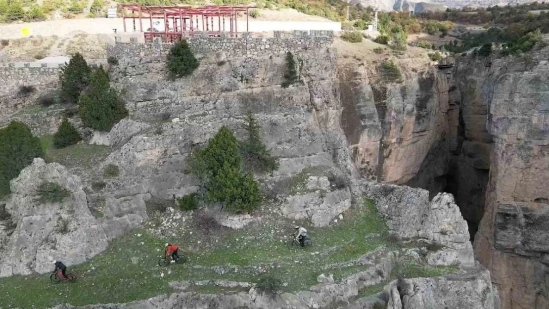 Bisiklet sporcuları Cehennem Deresi Kanyonundan iniş yaptı