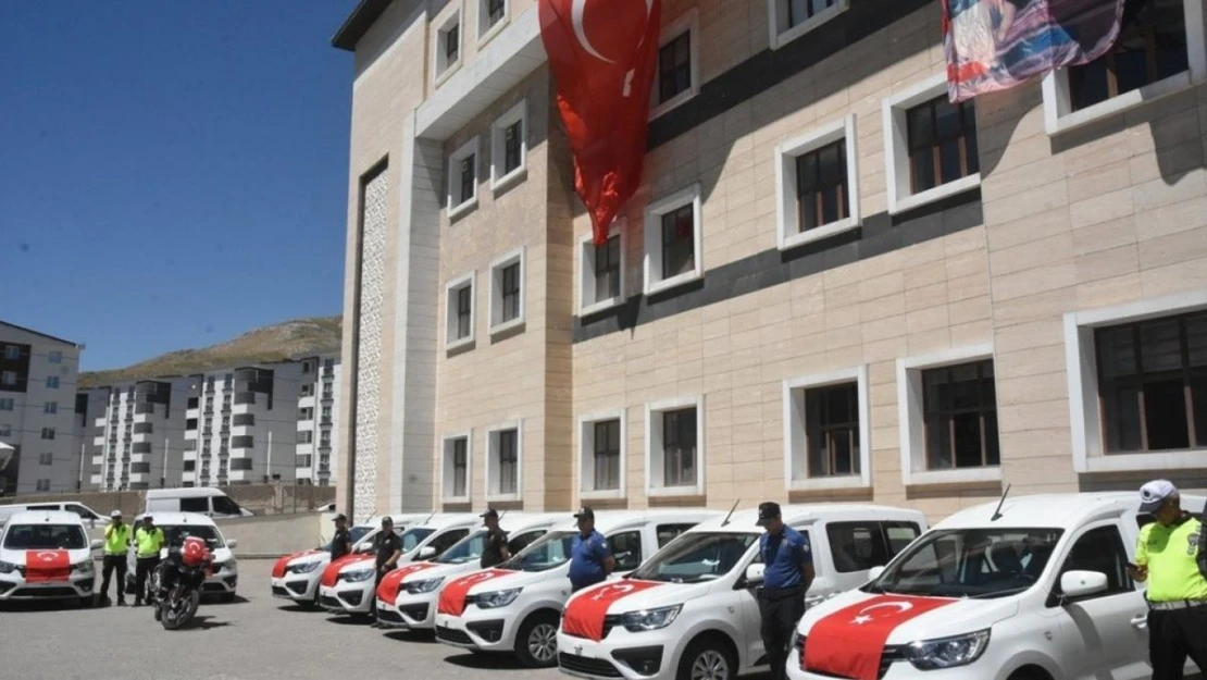 Bitlis Emniyet Müdürlüğüne 20 araç bağışlandı