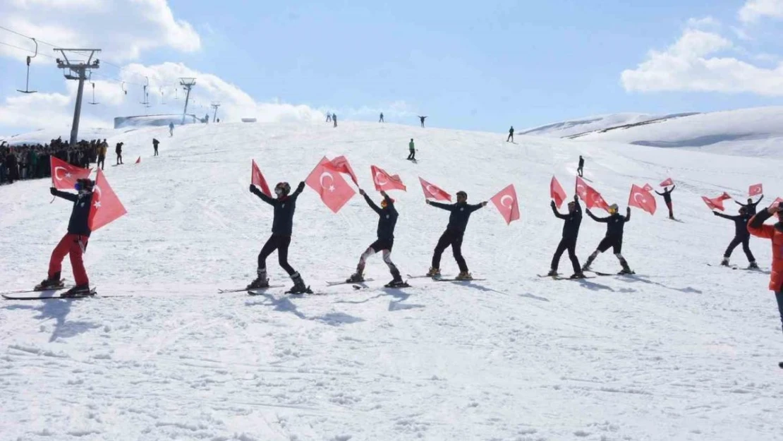 Bitlis Eren Üniversitesinde kar festivali düzenlendi