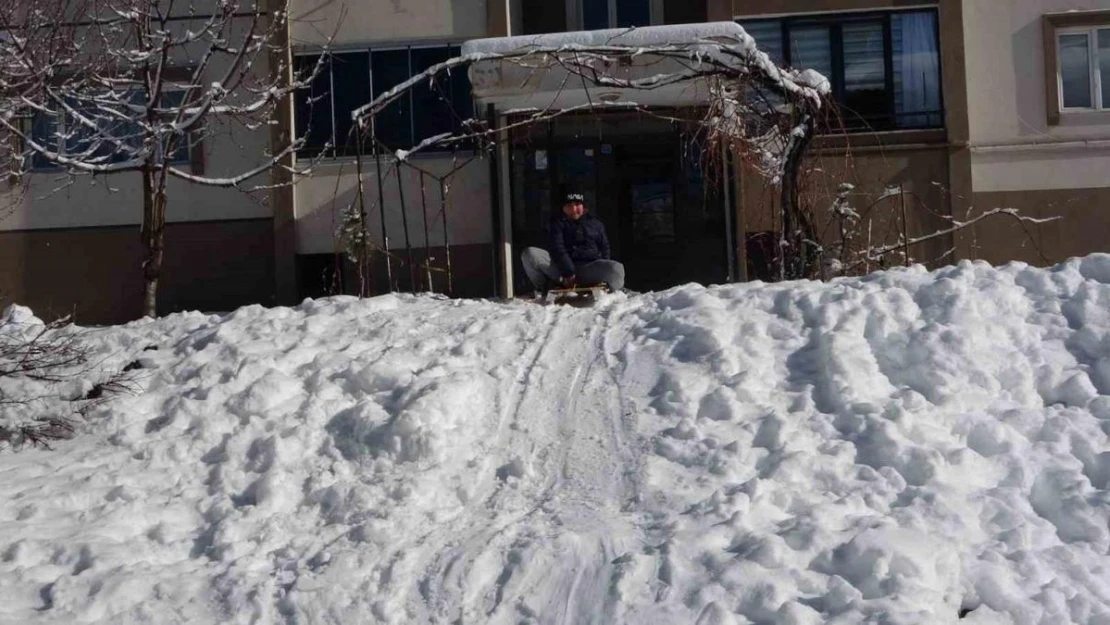 Bitlis'te 15 köy yolu kardan dolayı kapalı
