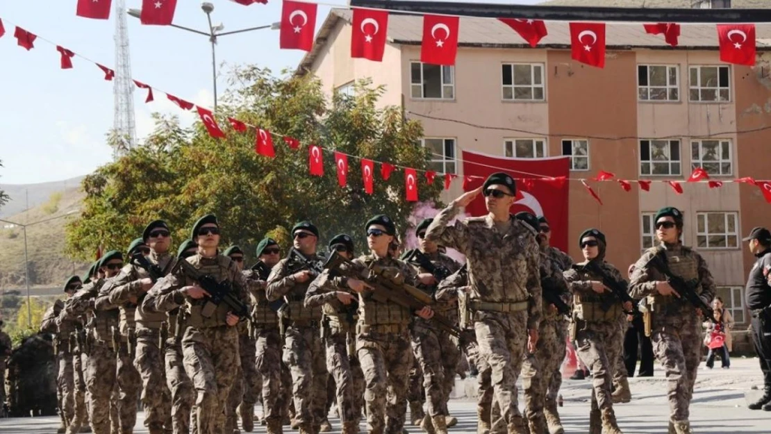 Bitlis'te Cumhuriyet'in 100 yılı coşkuyla kutlandı