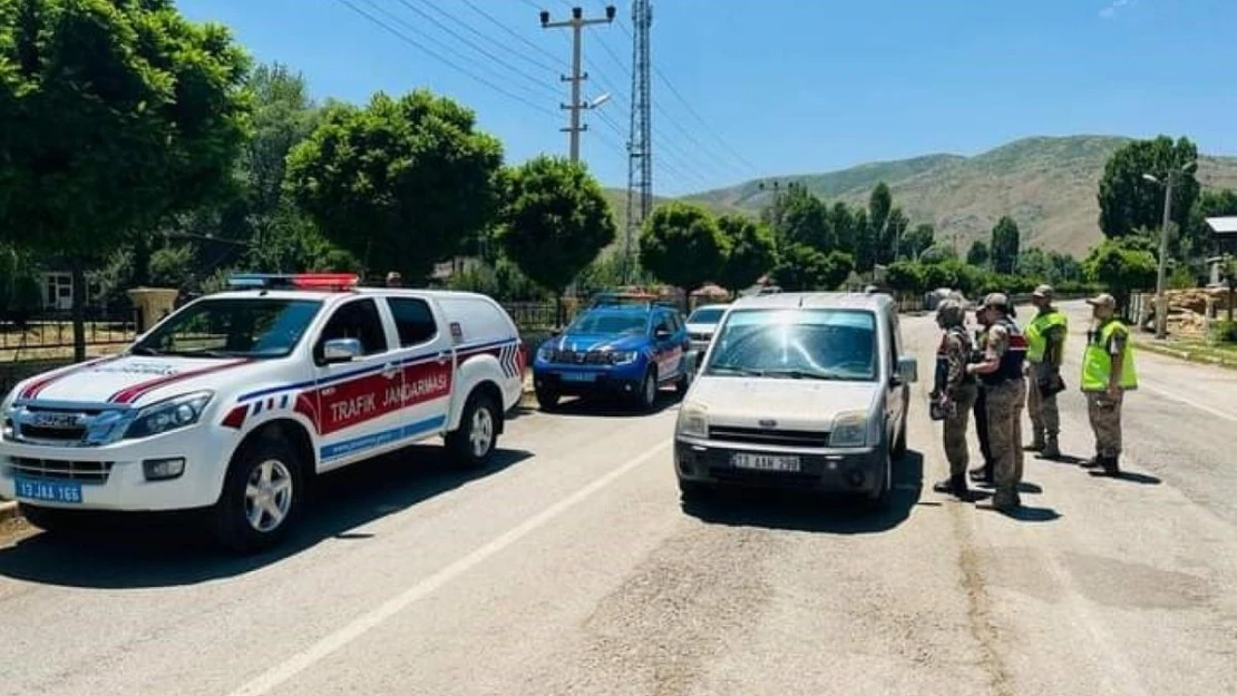 Bitlis'te jandarmadan Kurban Bayramı öncesi trafik denetimi