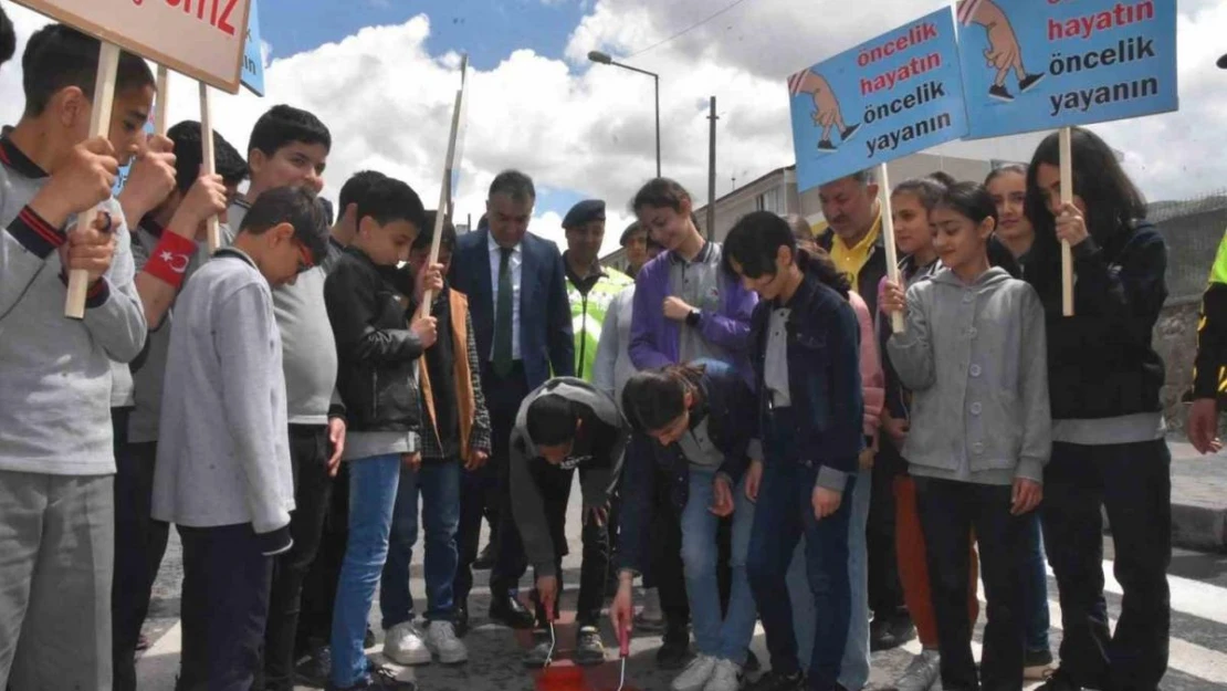 Bitlis'te Karayolu Güvenliği ve Trafik Haftası kutlandı