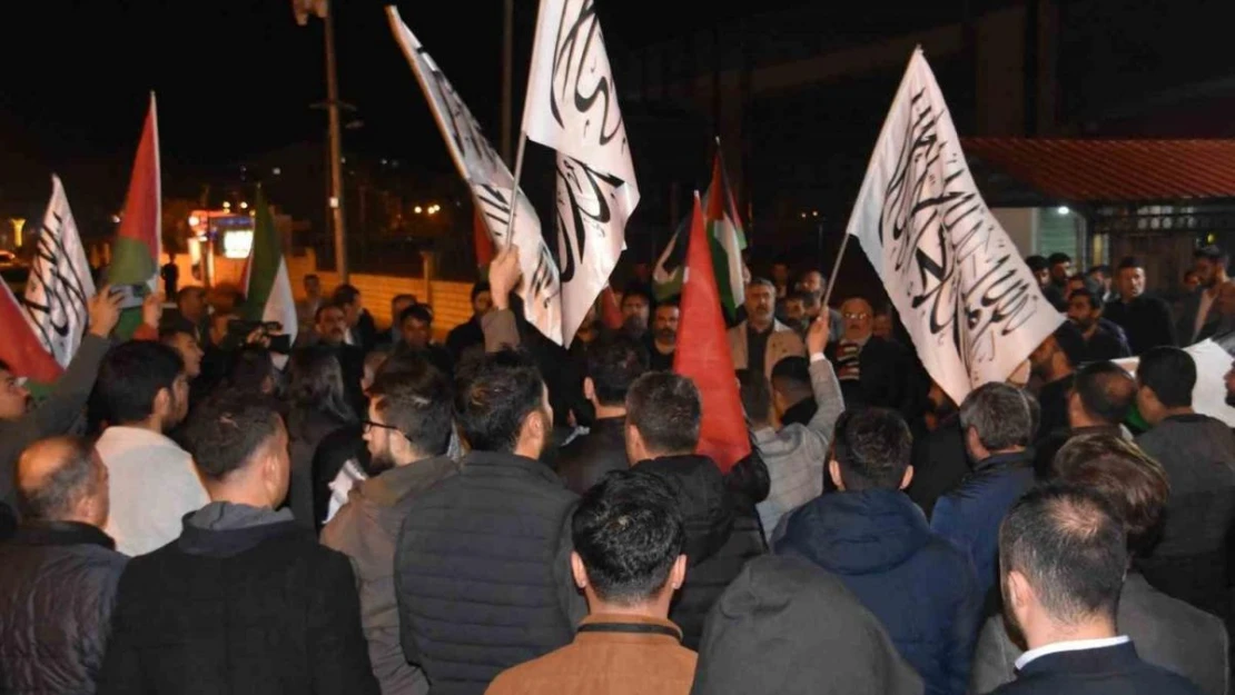 Bitlis'te vatandaşlar İsrail'i protesto etti