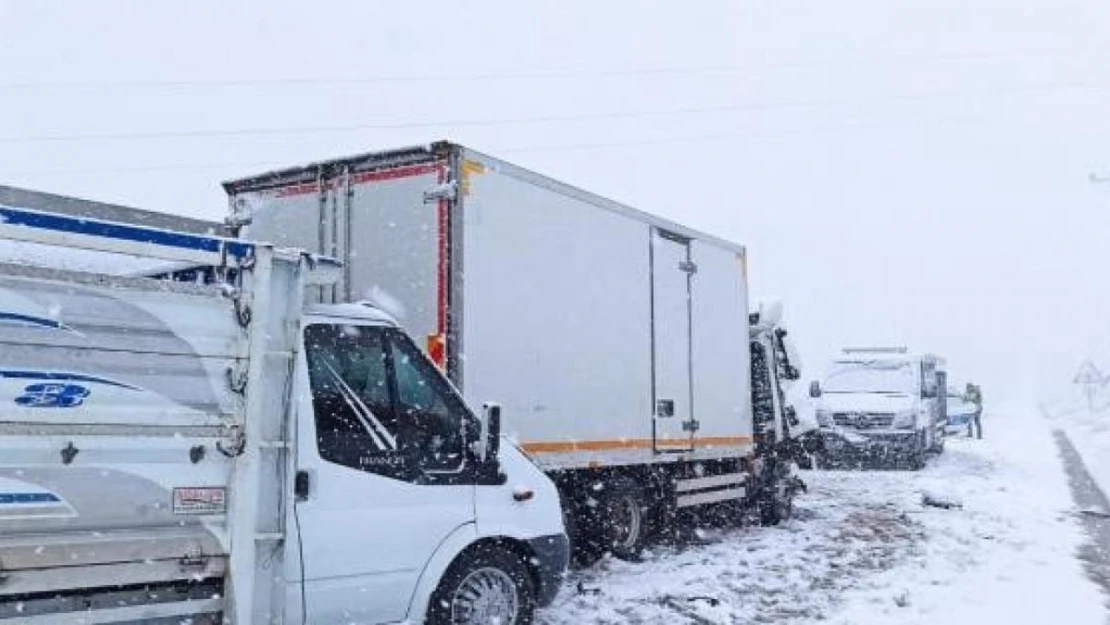 Bitlis'te zincirleme trafik kazası: 1 ölü