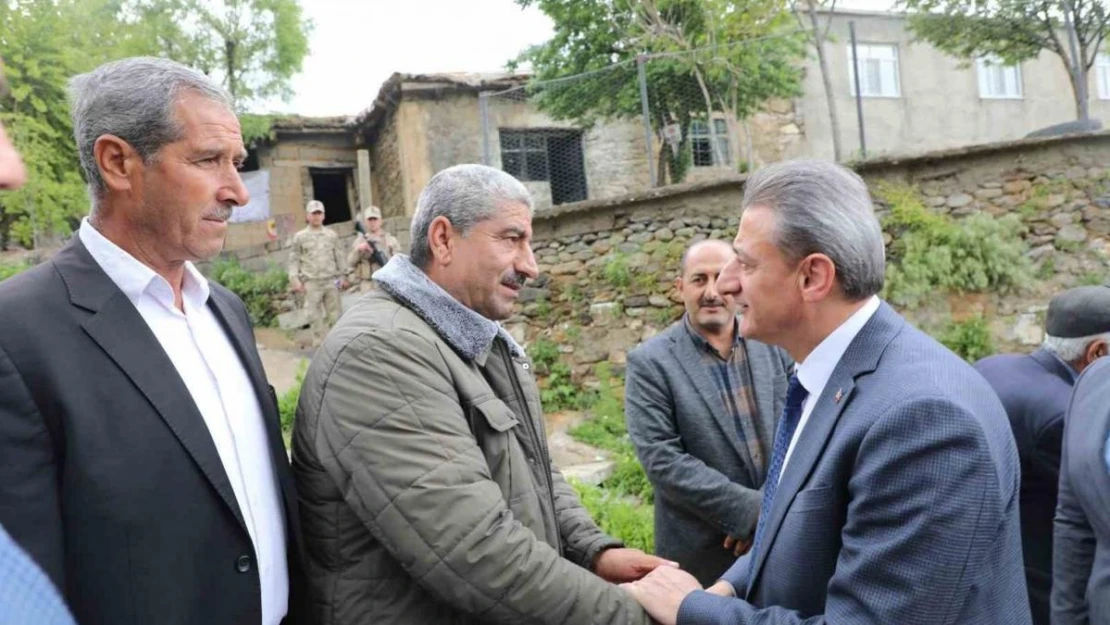 Bitlis Valisi Karaömeroğlu, şehit ailelerini ziyaret etti