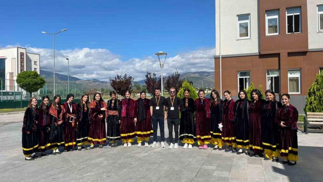 Bitlisli folklorculardan büyük başarı