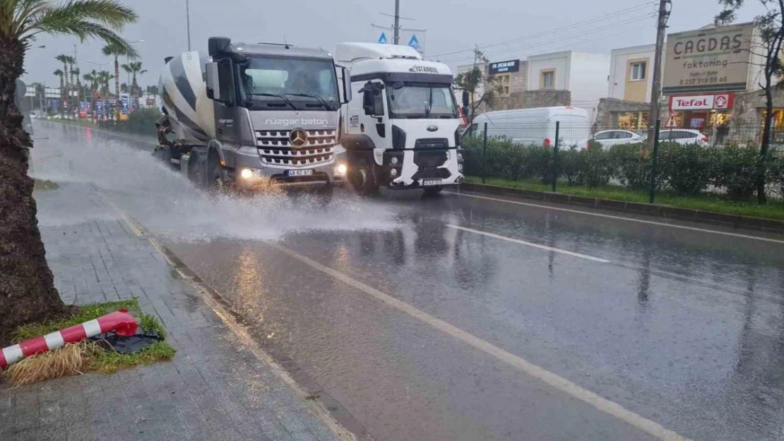 Bodrum'da fırtına ve sağanak etkili oldu