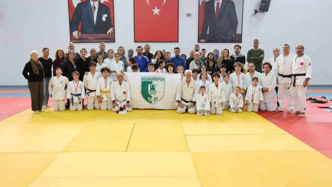 Bodrumspor judo takımı oyuncuları kuşak atladı