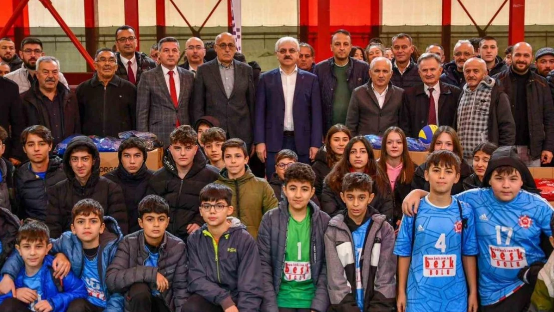 Bolu'da amatör spor kulüpleri ile sporculara malzeme yardımı yapıldı