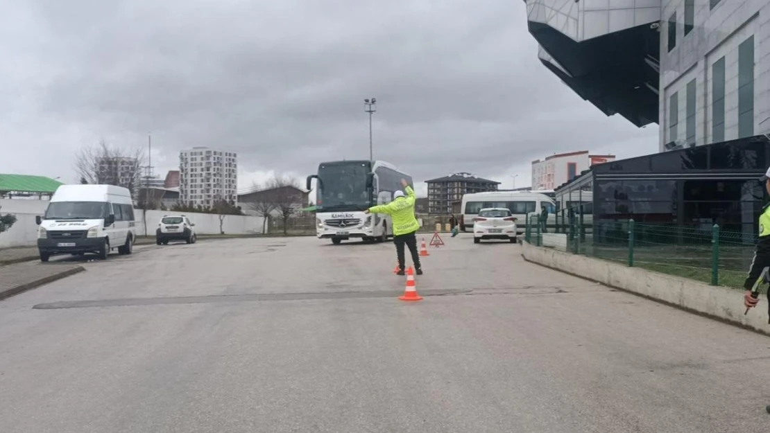 Bolu'da otogarda kış lastiği uygulaması