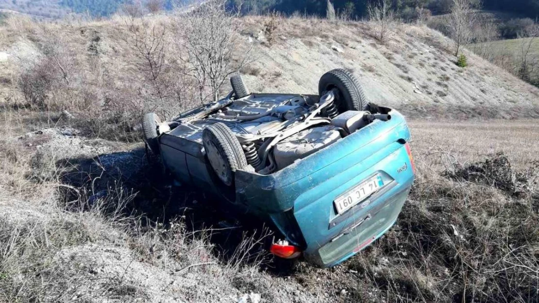 Bolu'da otomobil şarampole devrildi: 2 yaralı