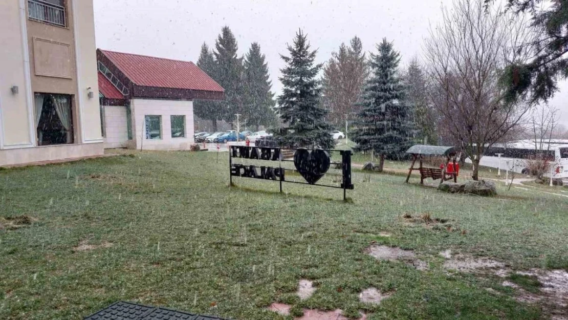 Bolu'nun doğa harikası Abant'ta kar yağışı başladı