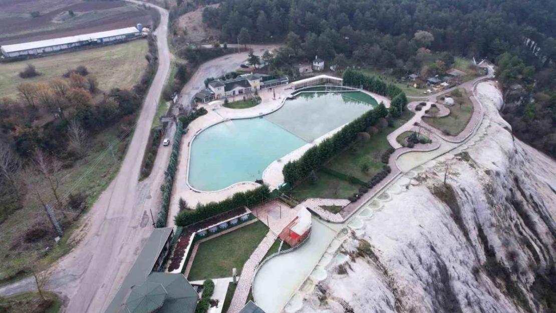 Bolu'nun Pamukkale'si Akkaya Travertenleri doğasıyla yaz kış vatandaşların ilgisini çekiyor