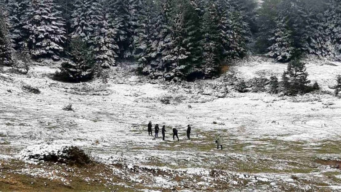 Bolu'nun yüksek kesimleri beyaz örtüyle kaplandı