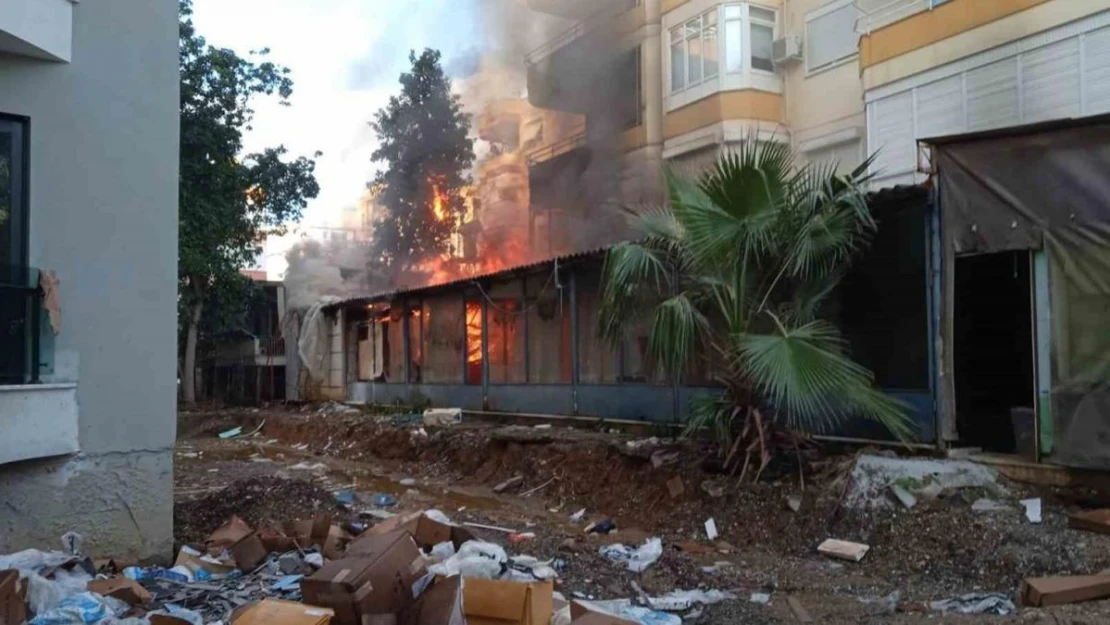 Boş restoranda yangın çıktı, mahalleli isyan etti