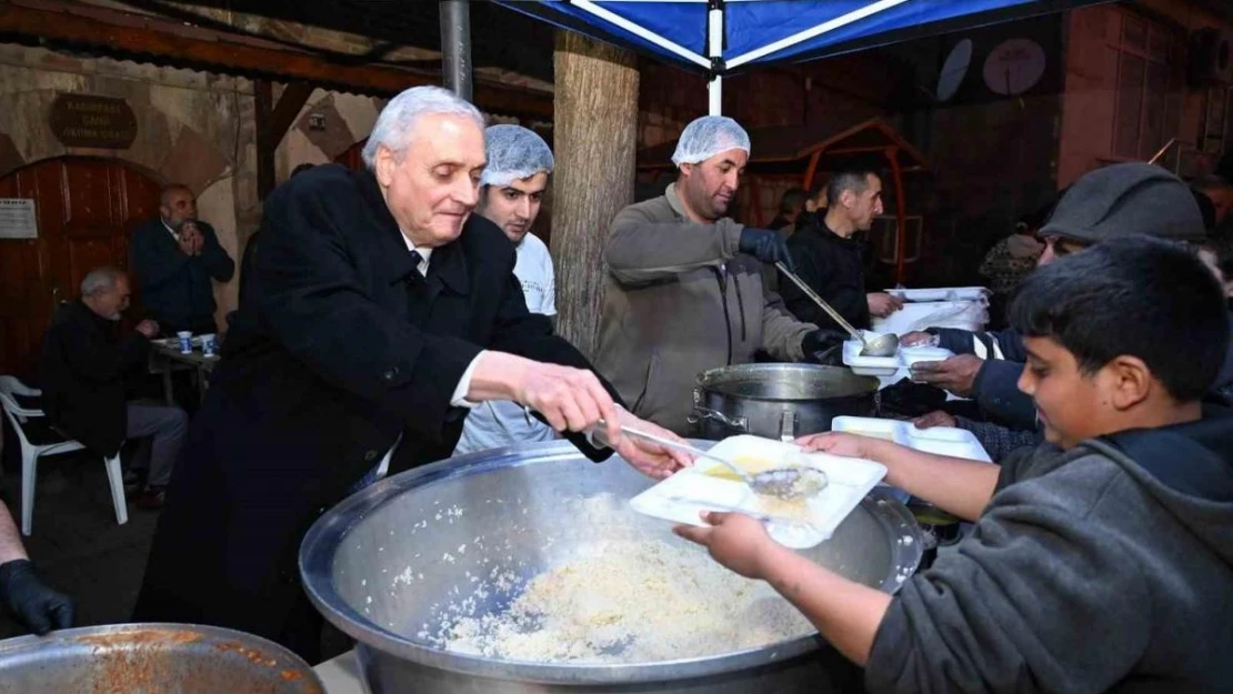 Bozüyük Belediyesi İftar çadırında ilk oruçlar açıldı