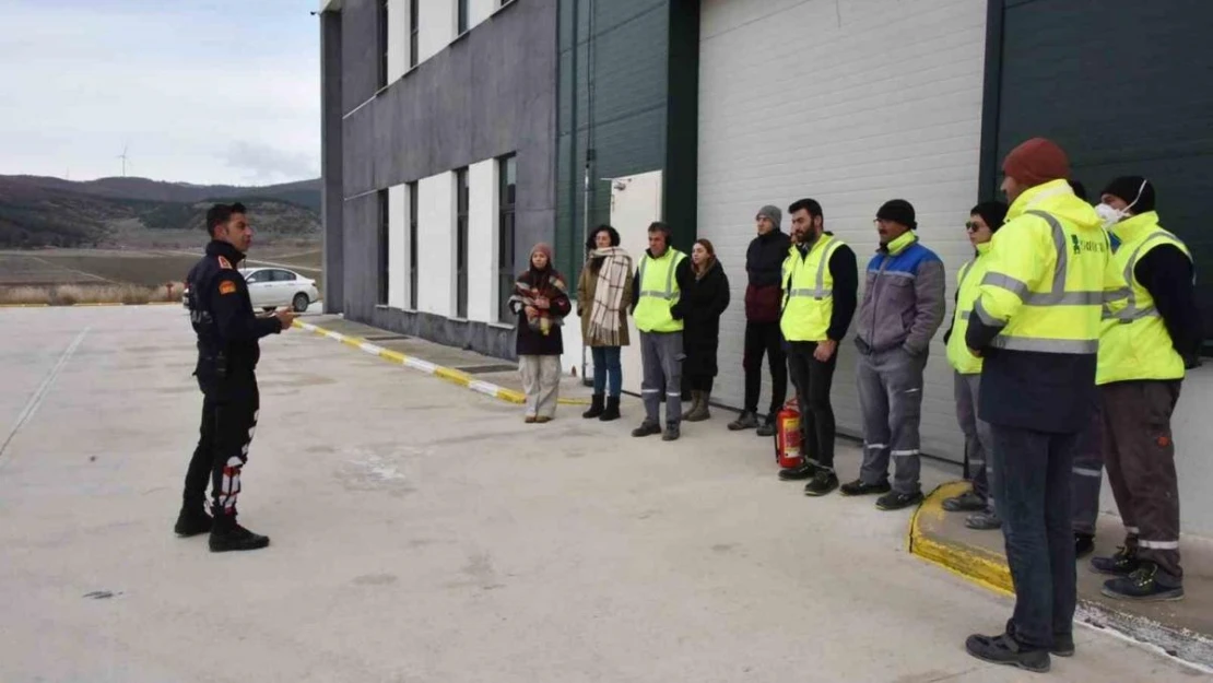 Bozüyük Belediyesi İtfaiyesi'nden fabrikada yangın eğitimi