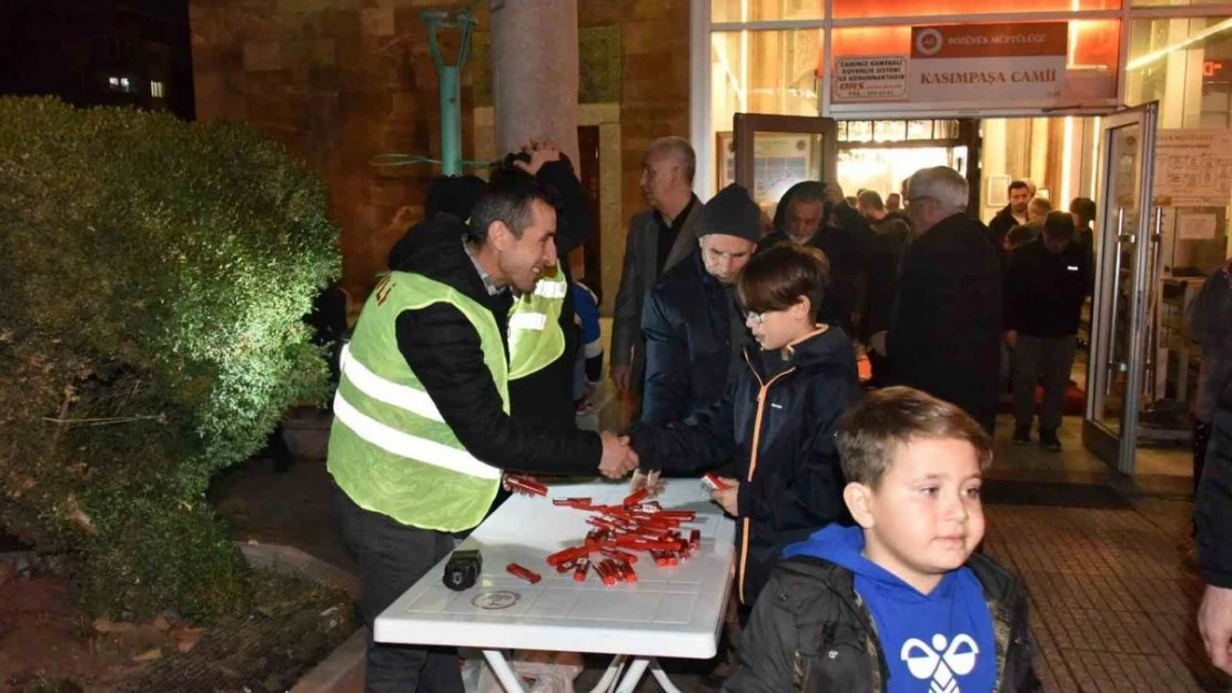 Bozüyük Belediyesi'nden Berat Kandili'nde şeker ikramı