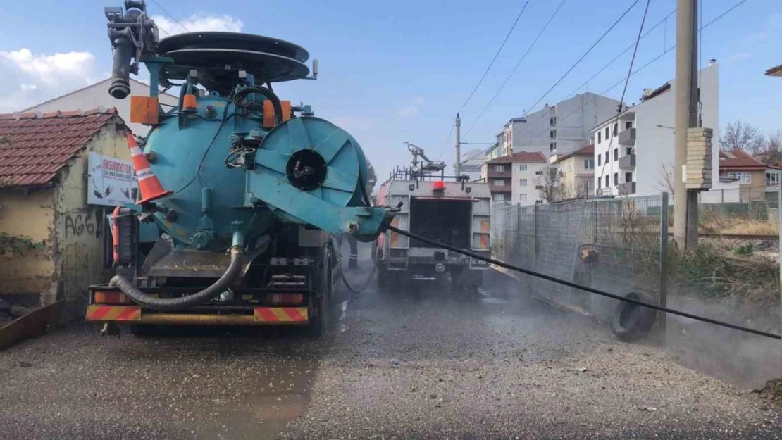 Bozüyük'te yağmur suyu hatlarında temizlik