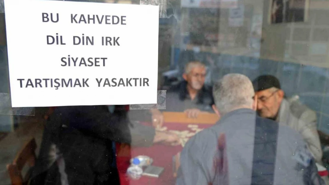 Bu kahvehanede 'siyaset' konuşmak yasak