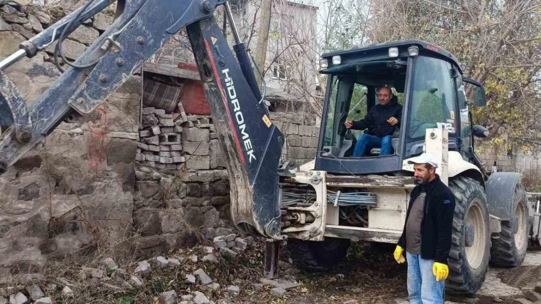 Bulanık Belediyesi 95 bin metrekare kilitli parke taşı döşedi