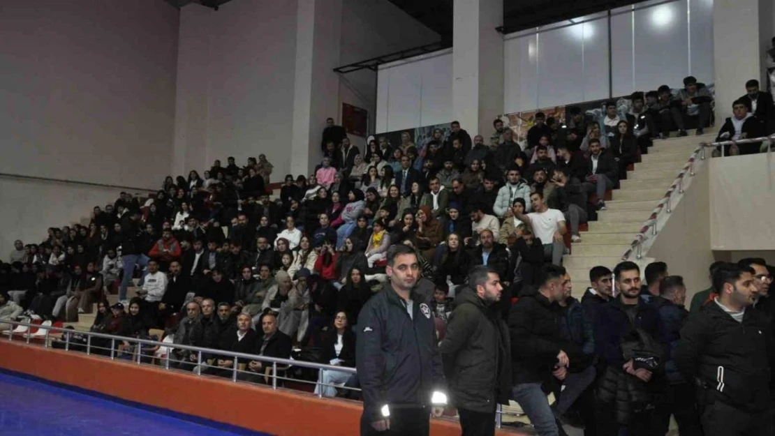 Bulanık'ta 'Kurumlar Arası Voleybol Turnuvası' sona erdi