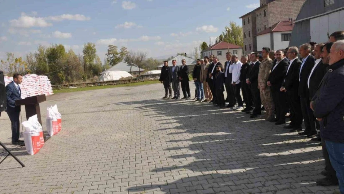 Bulanık'taki çiftçilere 120 ton buğday tohumu desteği