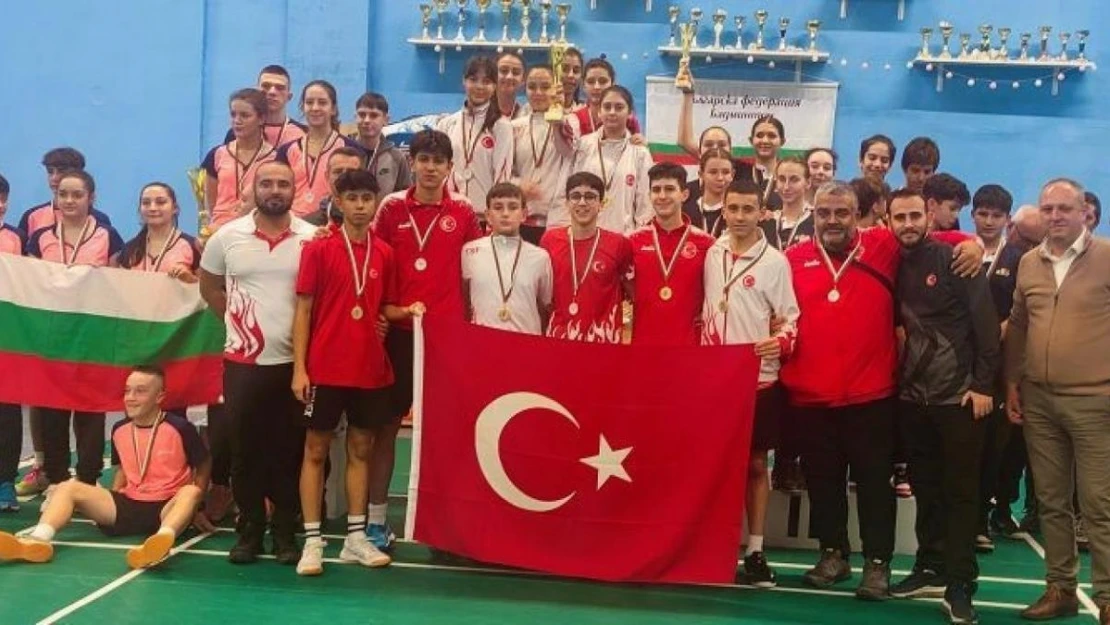 Bulgaristan'da düzenlenen Badminton turnuvasına Bergama damgası