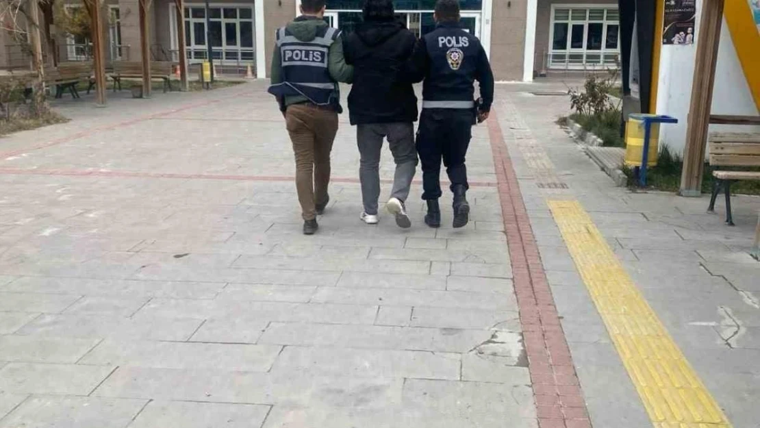 Burdur'da 15 yıl kesinleşmiş hapis cezasıyla aranan hırsız  yakalandı