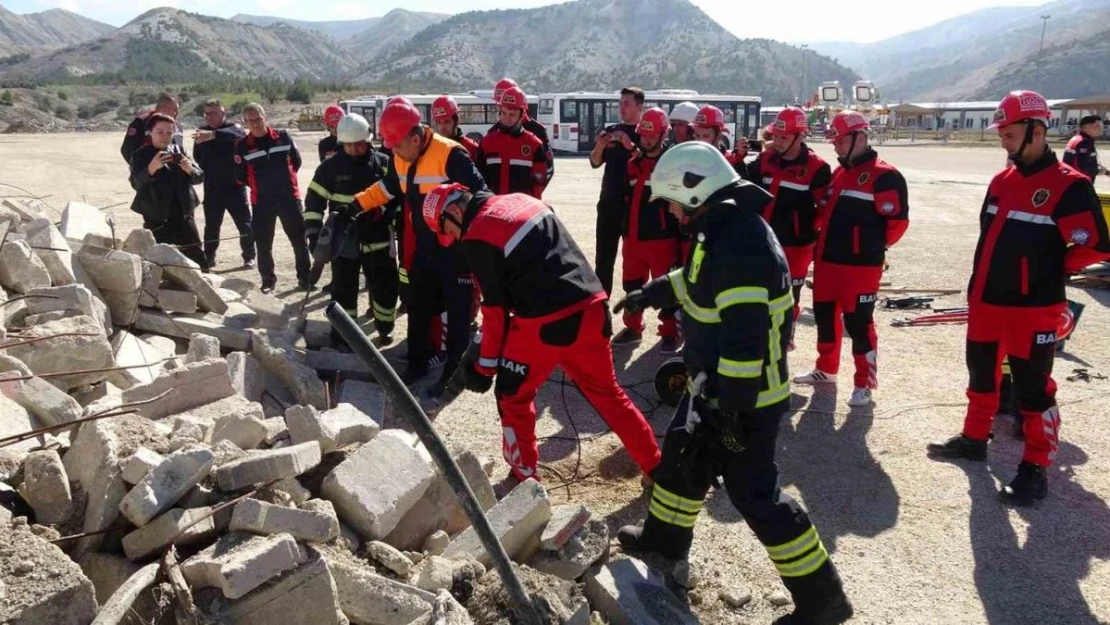 Burdur'da 150 profesyonel gönüllü ile arama kurtarma ekibi kuruldu