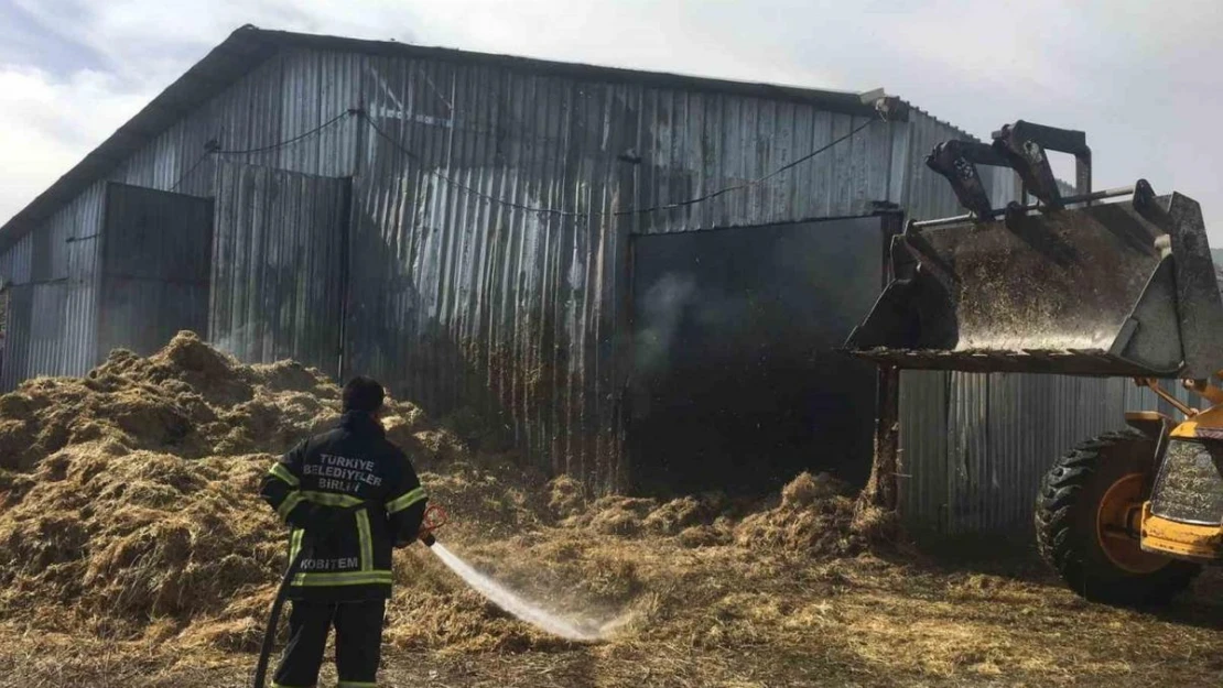 Burdur'da 400 saman balyası yandı