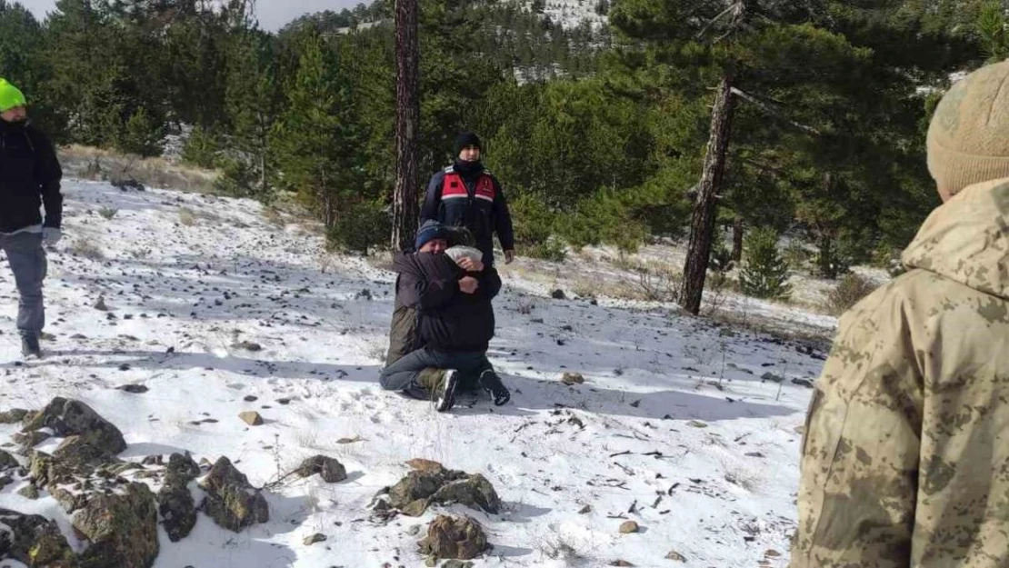 Burdur'da dağda kaybolan avcı jandarma ekipleri tarafından bulundu