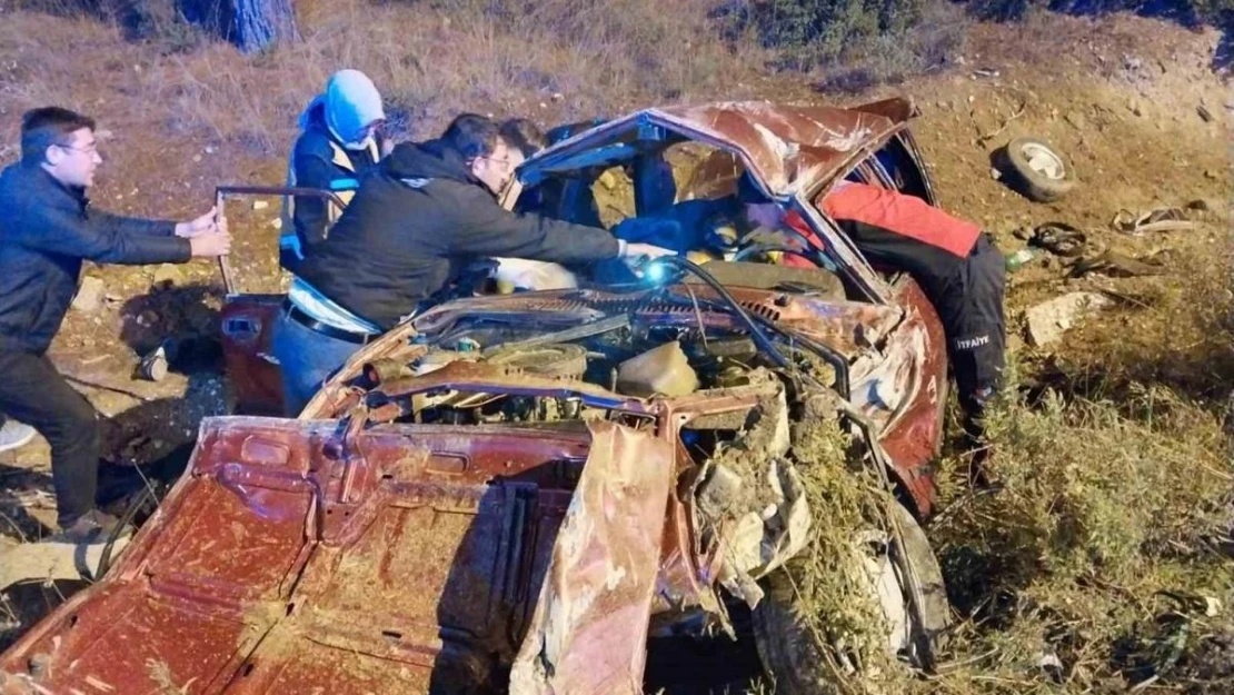 Burdur'da kontrolden çıkan otomobil takla attı: 1'i ağır 2 yaralı