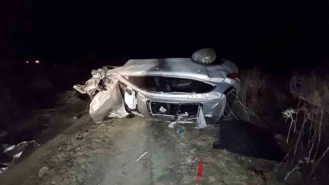 Burdur'da kontrolden çıkan otomobil şarampole devrildi: 2 ölü, 1 ağır yaralı