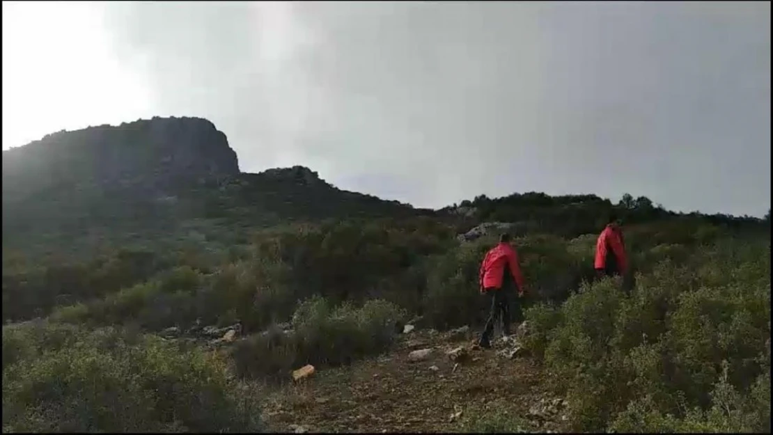 Burdur'da mantar toplarken uçurumdan düşen vatandaşı ekipler kurtardı