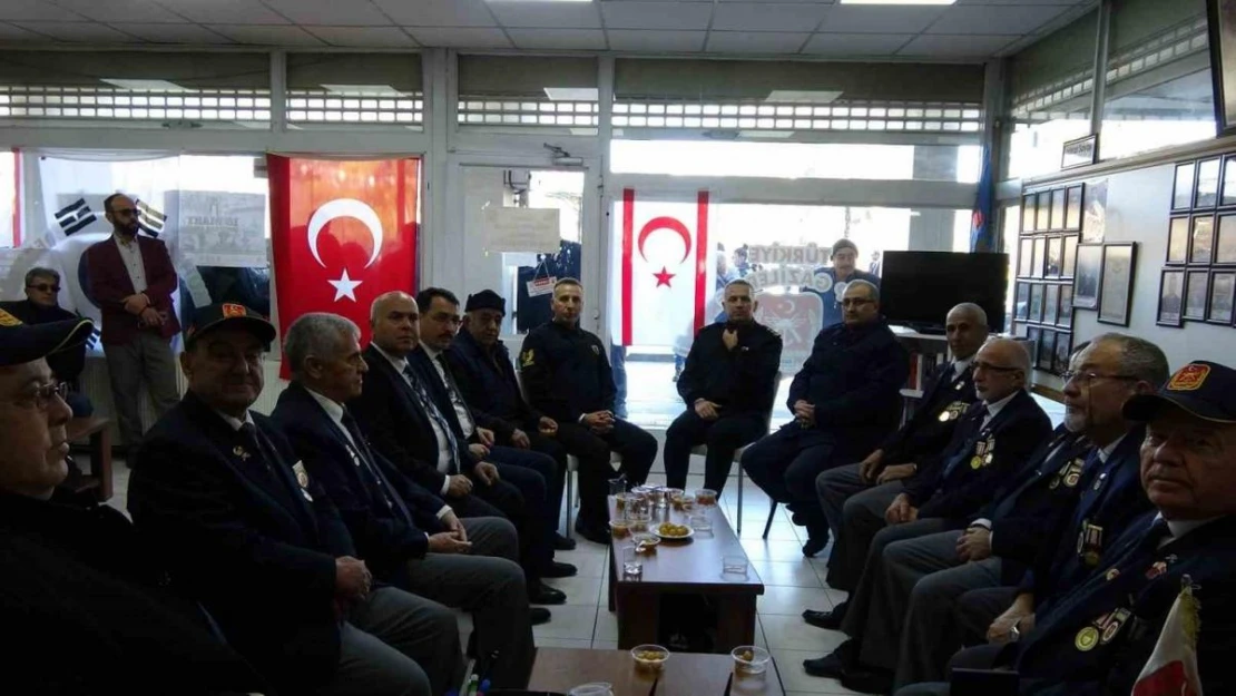 Burdur'da şehitler için Gaziler Derneği'nde lokma dağıtıldı