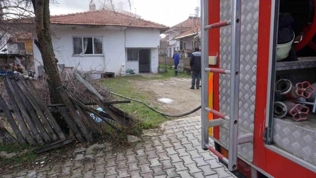 Burdur'da sobadan çıkan yangında evde maddi hasar oluştu