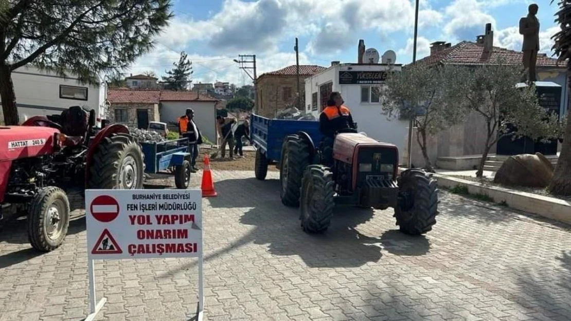 Burhaniye genelinde yol çalışmaları sürüyor