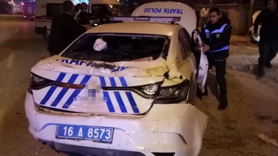 Bursa'da aralarında polis aracının da yer aldığı 3 araç zincirleme kazaya karıştı: 4 yaralı