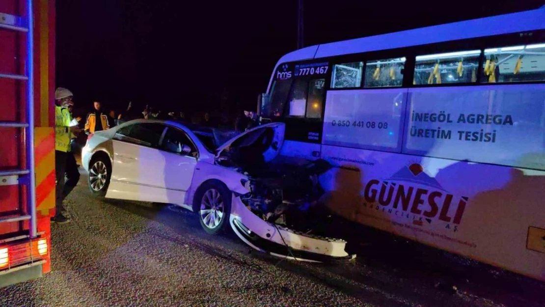 Bursa'da özel halk otobüsü ile otomobil çarpıştı: 9 yaralı