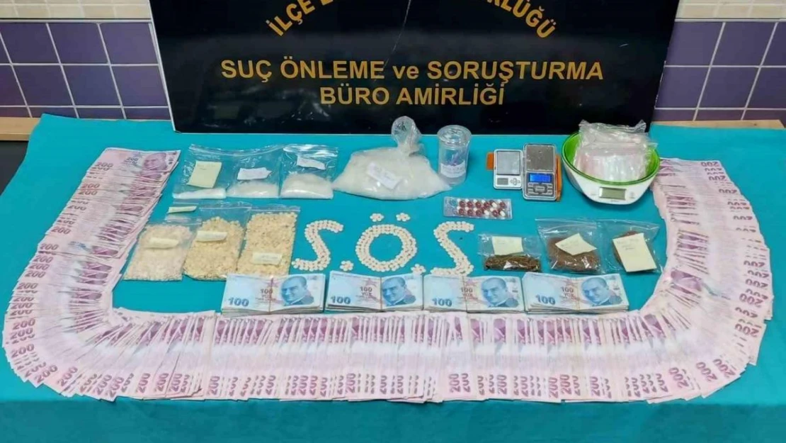 Bursa'da uyuşturucu operasyonu : 624 gram metamfetamin ve çok sayıda uyuşturucu ele geçirildi