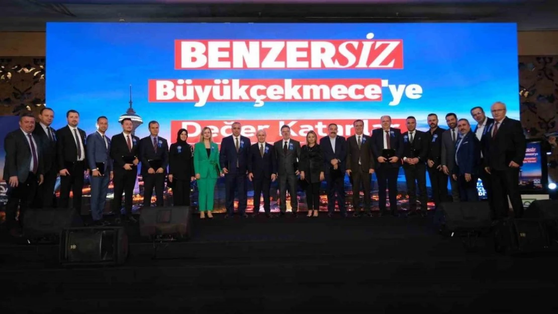 Büyükçekmece'nin gelişmesine katkı sunanlara madalya ve berat verildi