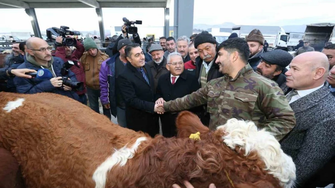 Büyükkılıç, İç Anadolu'nun en büyük Canlı Hayvan Borsası ve Pazar Yeri'ni ziyaret etti