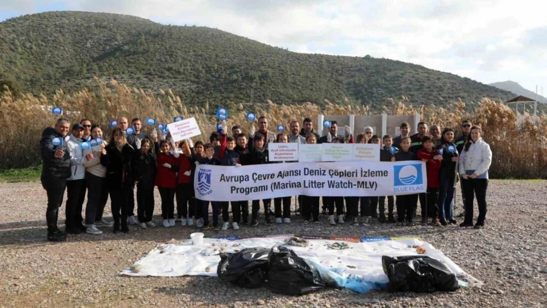 Büyükler kirletti, çocuklar temizledi