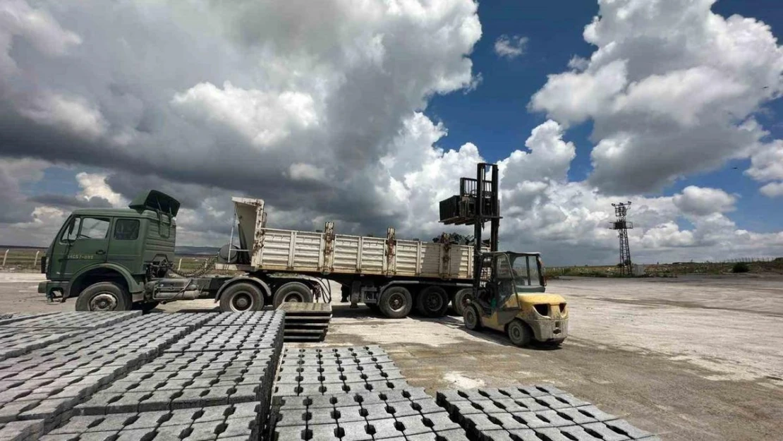 Büyükşehir, 250 bin metrekare kilit beton parke taşı üretti