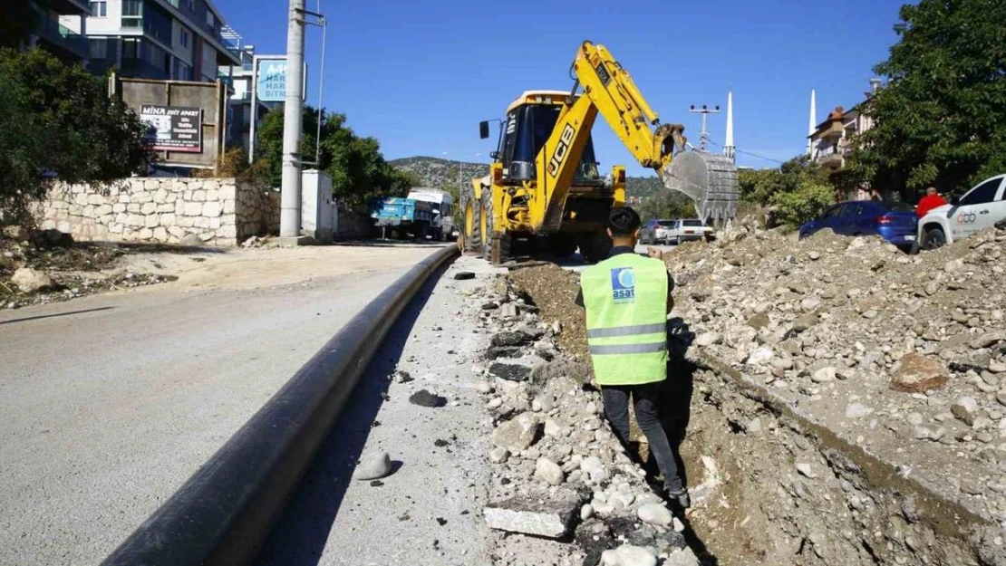 Büyükşehir Demre Gökyazı'da içme suyu hatlarını yeniliyor