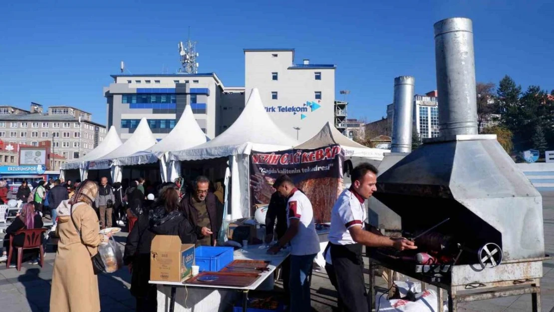 Cağ kebapları Filistin halkına destek için kesiyorlar