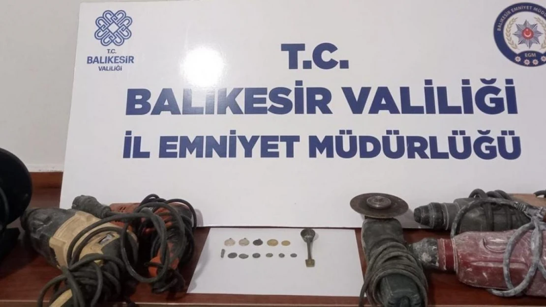 Çalınan malzemeler için gittiler tarihi eser çıktı