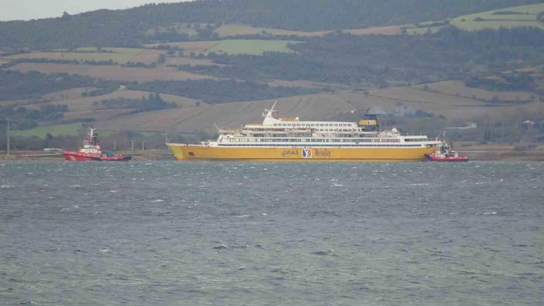 Çanakkale Boğazı'nda yolcu gemisi 'Kevalay Queen' makine arızası yaptı